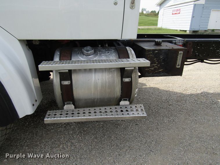 image for item DE2405 2008 Sterling truck cab and chassis