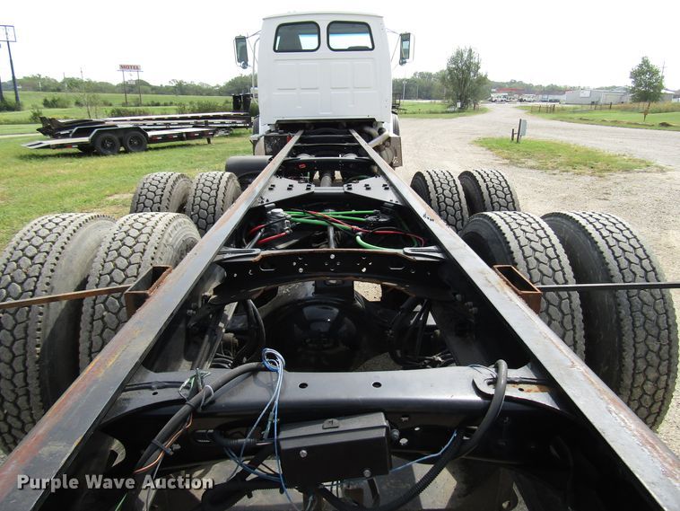 image for item DE2405 2008 Sterling truck cab and chassis