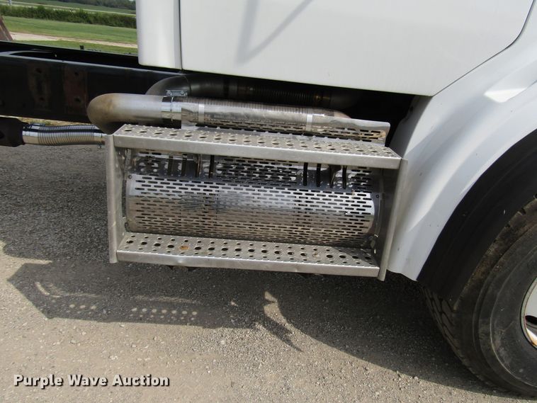 image for item DE2405 2008 Sterling truck cab and chassis