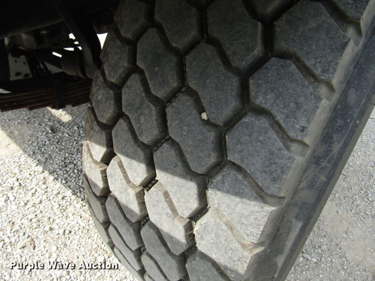 image for item DE2405 2008 Sterling truck cab and chassis