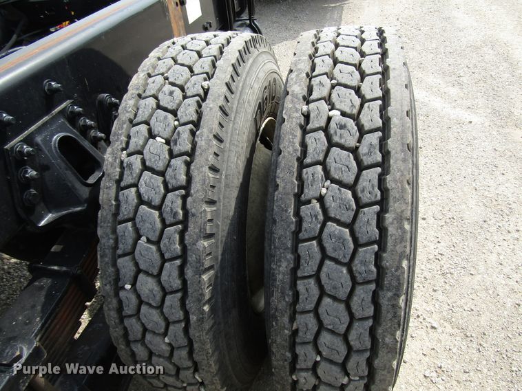 image for item DE2405 2008 Sterling truck cab and chassis