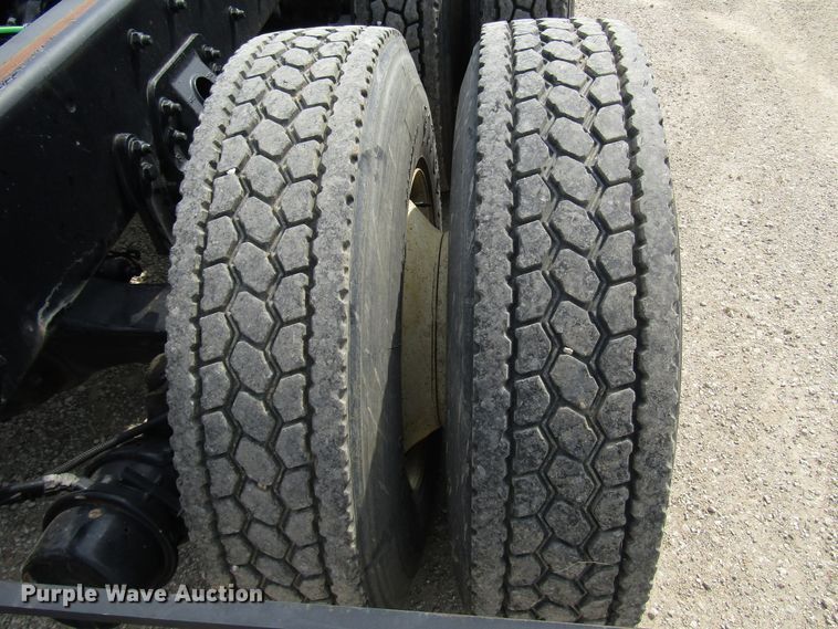 image for item DE2405 2008 Sterling truck cab and chassis