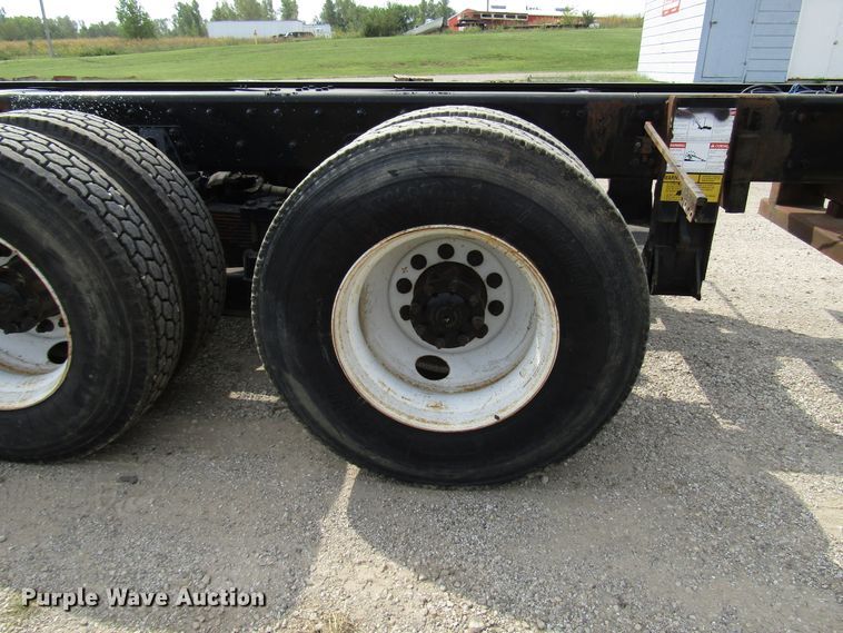 image for item DE2405 2008 Sterling truck cab and chassis