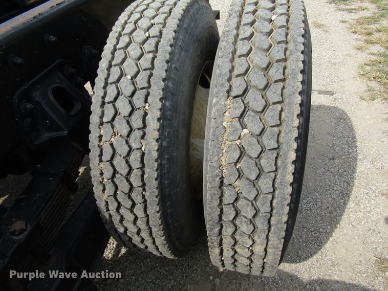 image for item DE2405 2008 Sterling truck cab and chassis