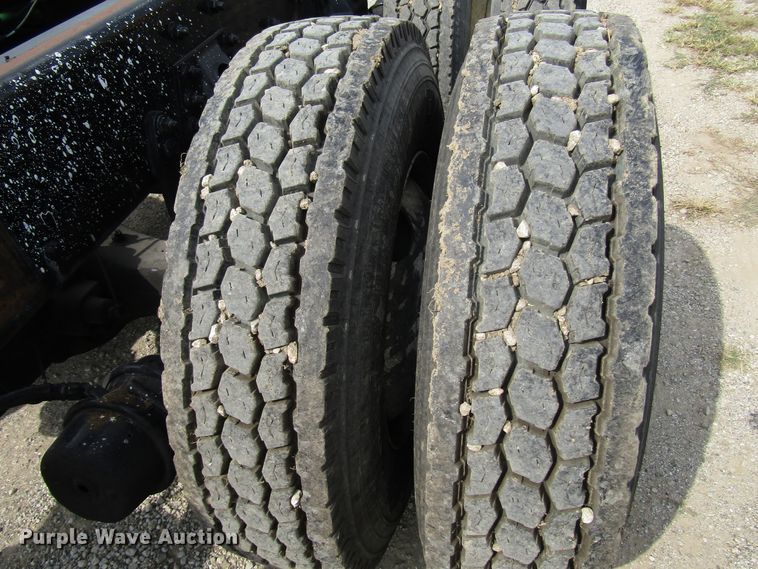 image for item DE2405 2008 Sterling truck cab and chassis