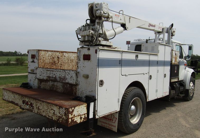 image for item DE2406 1996 International 4900 service truck with crane