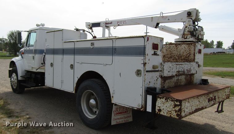 image for item DE2406 1996 International 4900 service truck with crane
