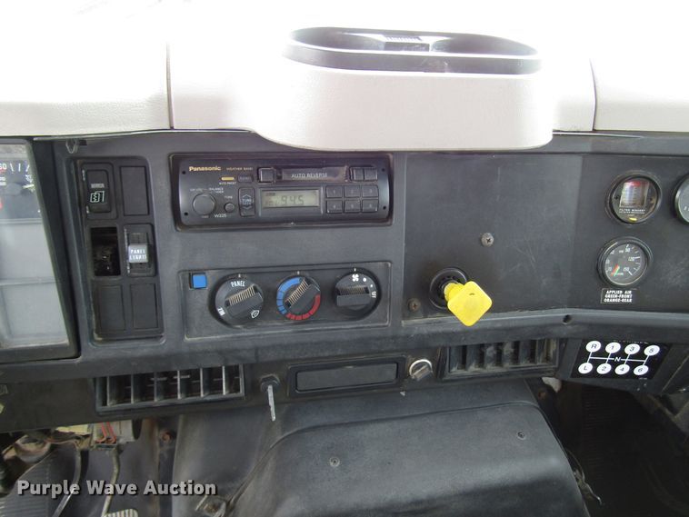 image for item DE2406 1996 International 4900 service truck with crane