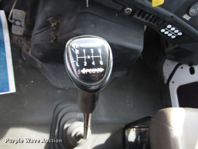 image for item DE2406 1996 International 4900 service truck with crane