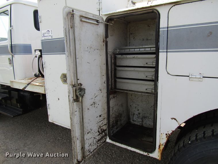 image for item DE2406 1996 International 4900 service truck with crane