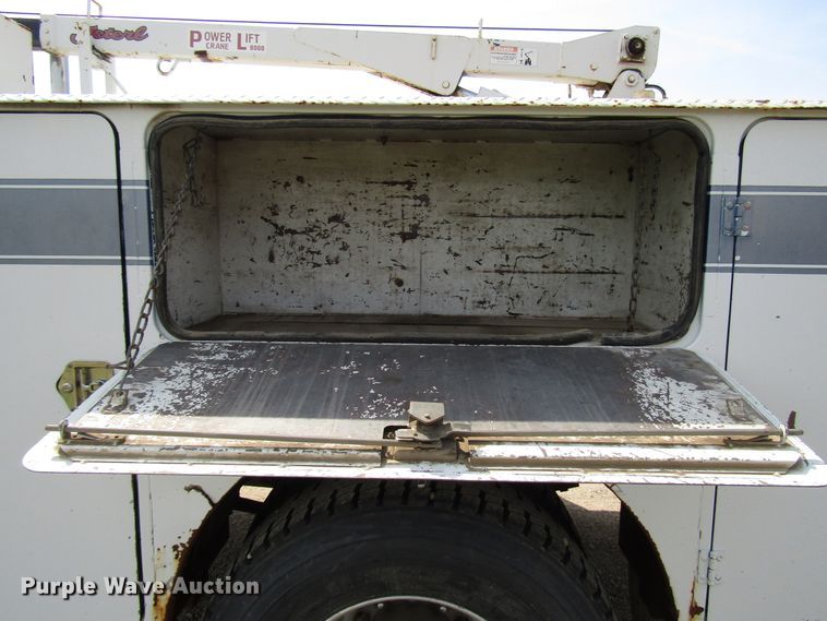 image for item DE2406 1996 International 4900 service truck with crane