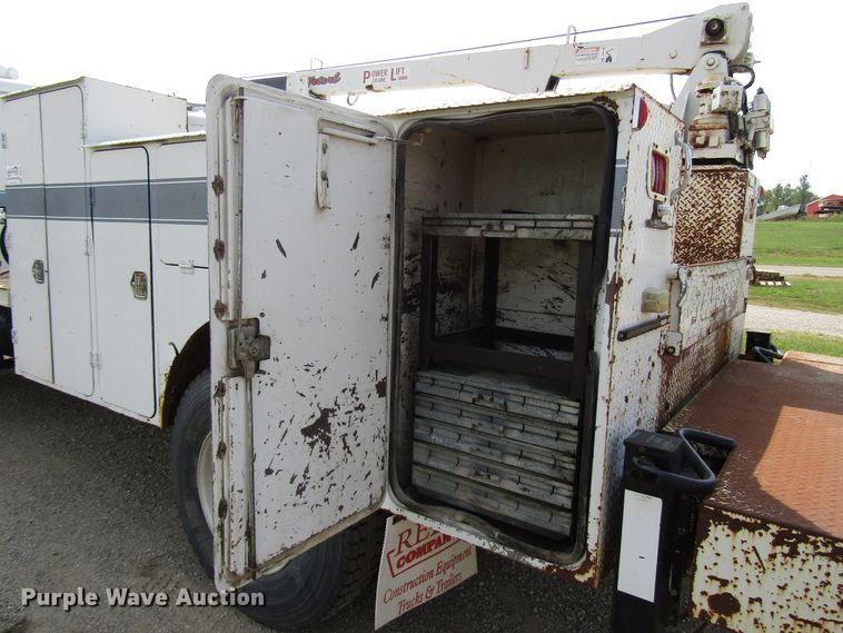 image for item DE2406 1996 International 4900 service truck with crane