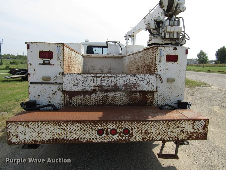 image for item DE2406 1996 International 4900 service truck with crane