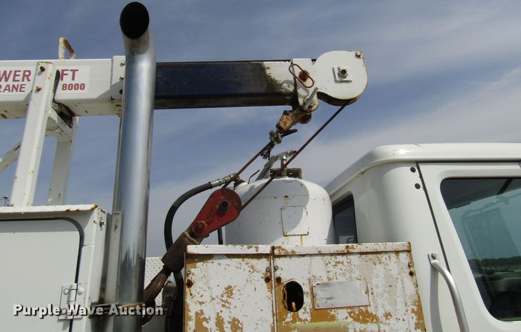 image for item DE2406 1996 International 4900 service truck with crane