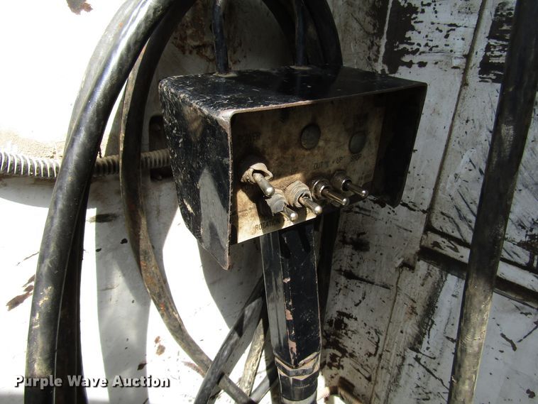 image for item DE2406 1996 International 4900 service truck with crane