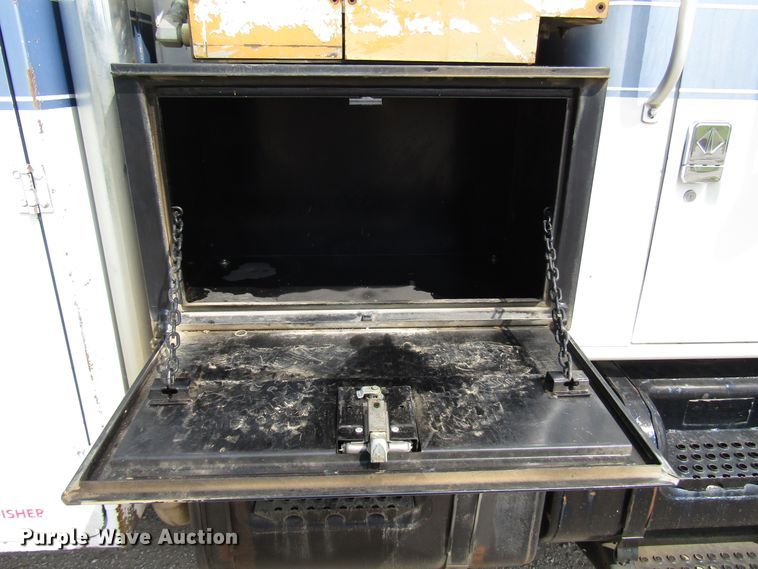 image for item DE2406 1996 International 4900 service truck with crane