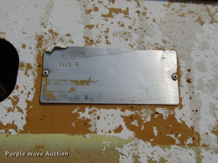 image for item DE2406 1996 International 4900 service truck with crane