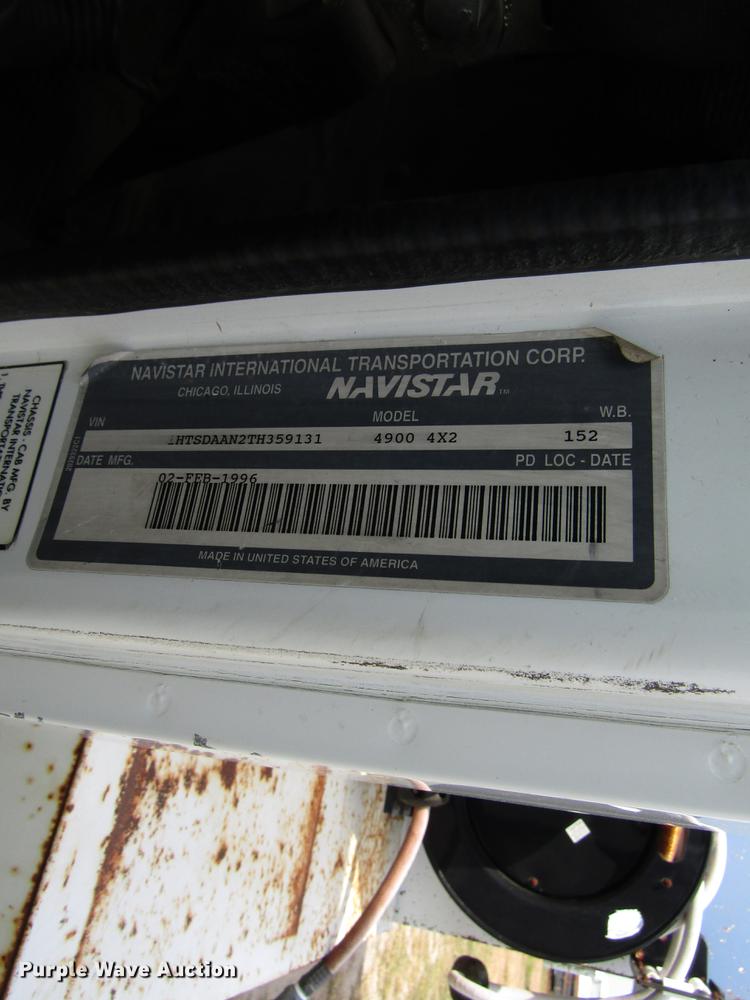 image for item DE2406 1996 International 4900 service truck with crane