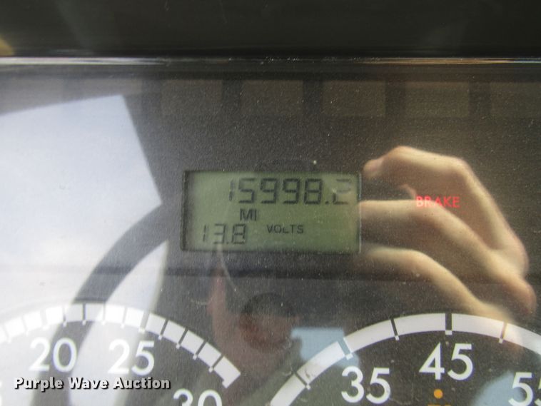 image for item DE2407 2007 Freightliner Business Class M2 truck cab and chassis