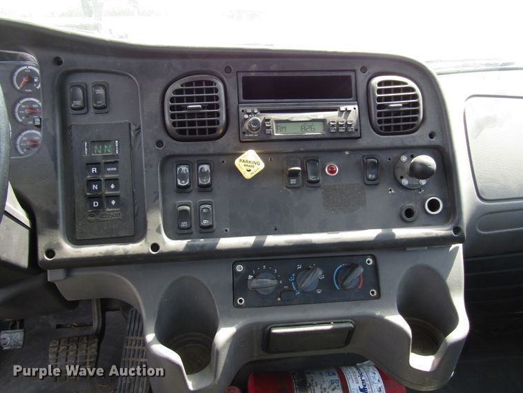 image for item DE2407 2007 Freightliner Business Class M2 truck cab and chassis