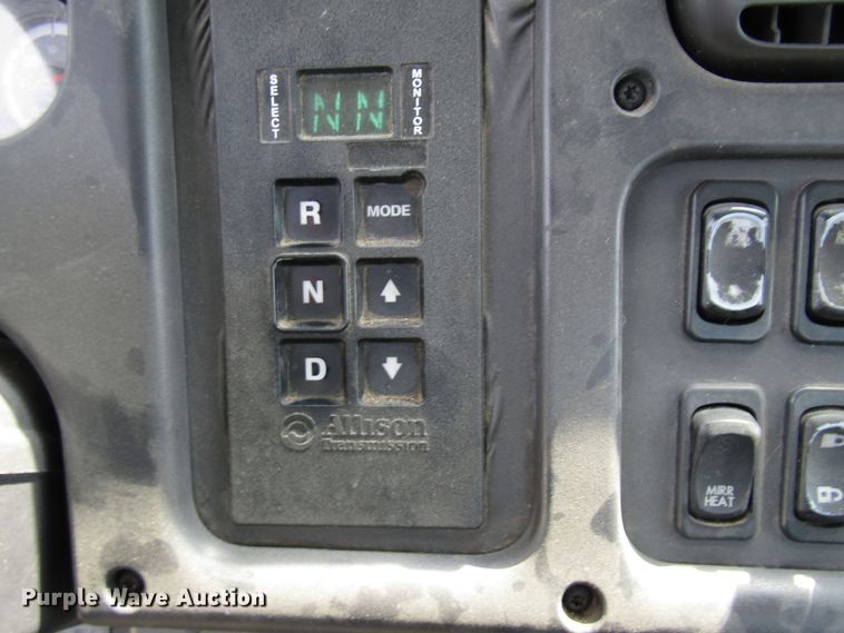 image for item DE2407 2007 Freightliner Business Class M2 truck cab and chassis