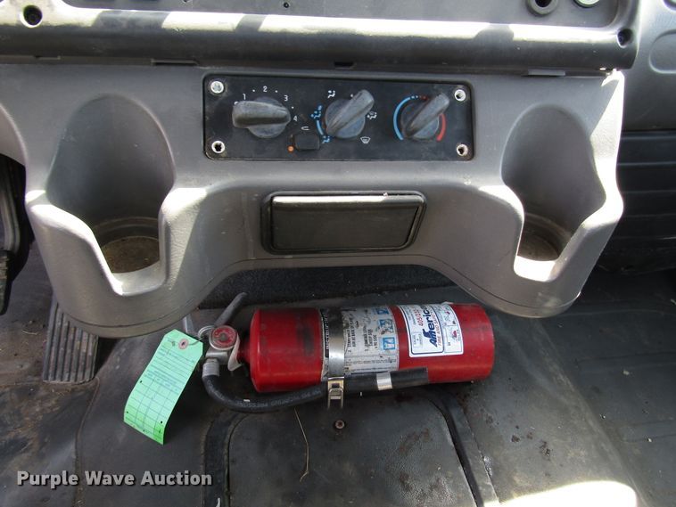 image for item DE2407 2007 Freightliner Business Class M2 truck cab and chassis