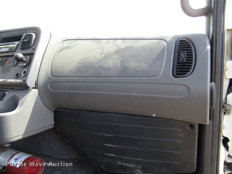 image for item DE2407 2007 Freightliner Business Class M2 truck cab and chassis