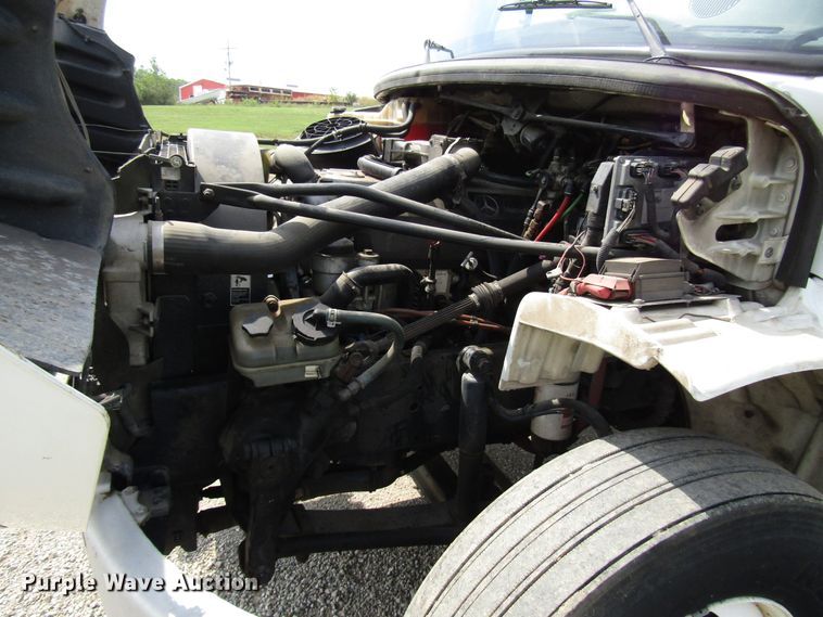 image for item DE2407 2007 Freightliner Business Class M2 truck cab and chassis