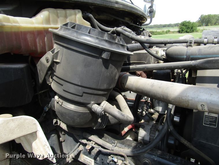 image for item DE2407 2007 Freightliner Business Class M2 truck cab and chassis