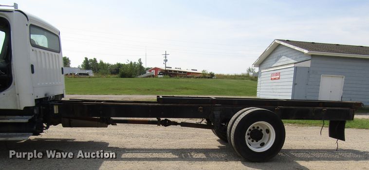 image for item DE2407 2007 Freightliner Business Class M2 truck cab and chassis