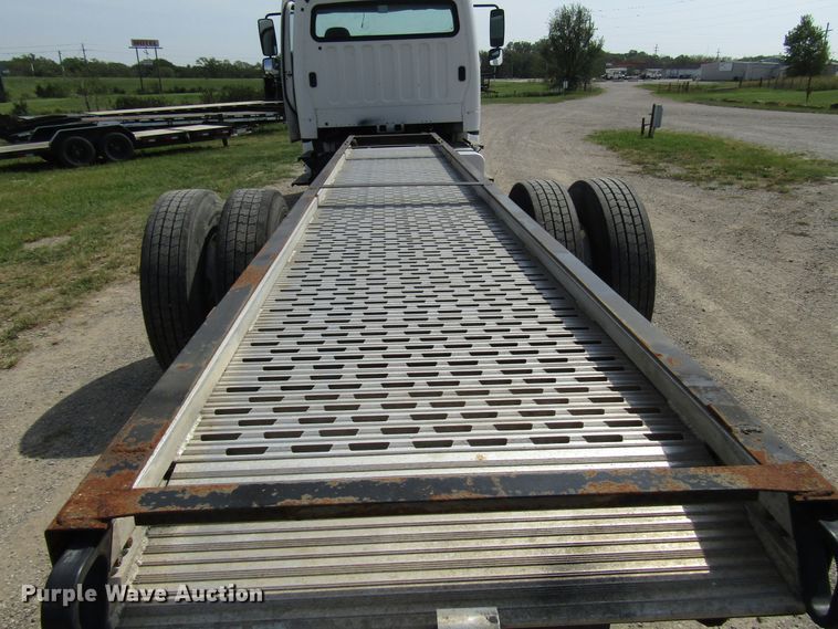 image for item DE2407 2007 Freightliner Business Class M2 truck cab and chassis