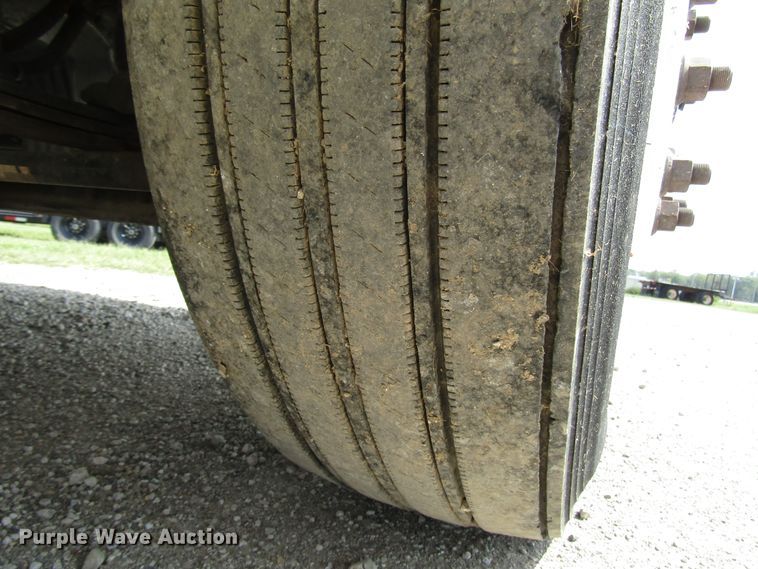 image for item DE2407 2007 Freightliner Business Class M2 truck cab and chassis