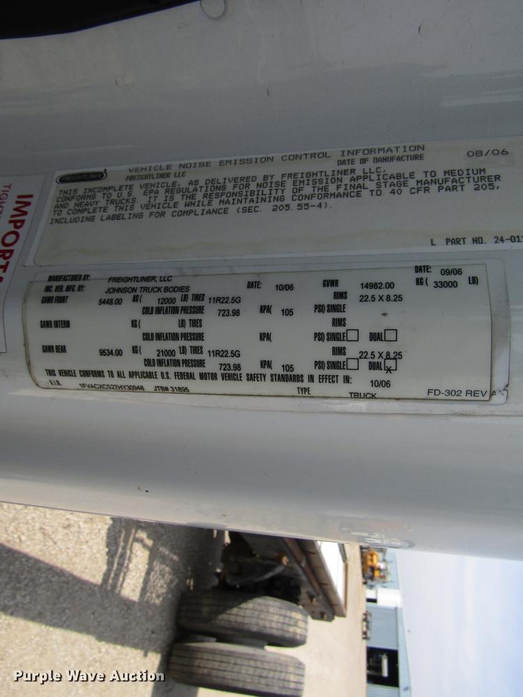 image for item DE2407 2007 Freightliner Business Class M2 truck cab and chassis