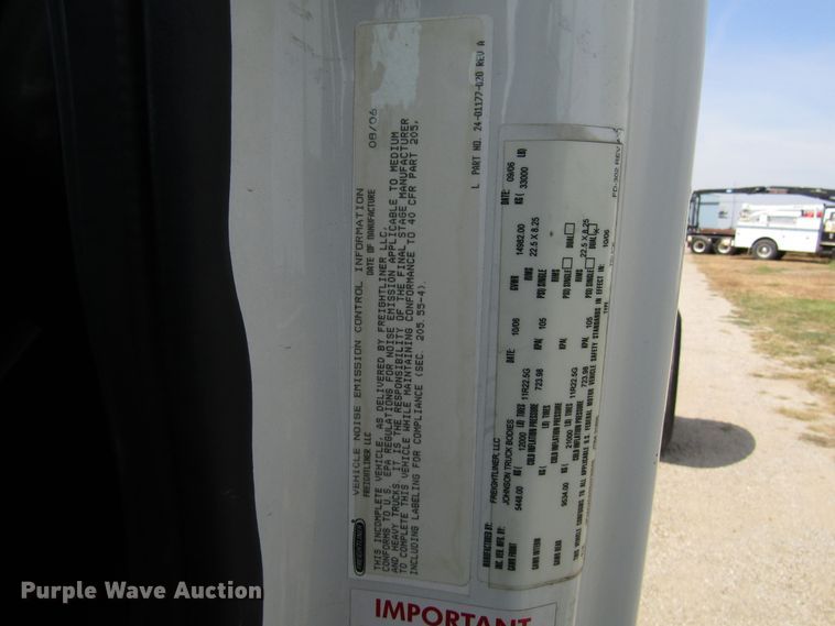 image for item DE2407 2007 Freightliner Business Class M2 truck cab and chassis