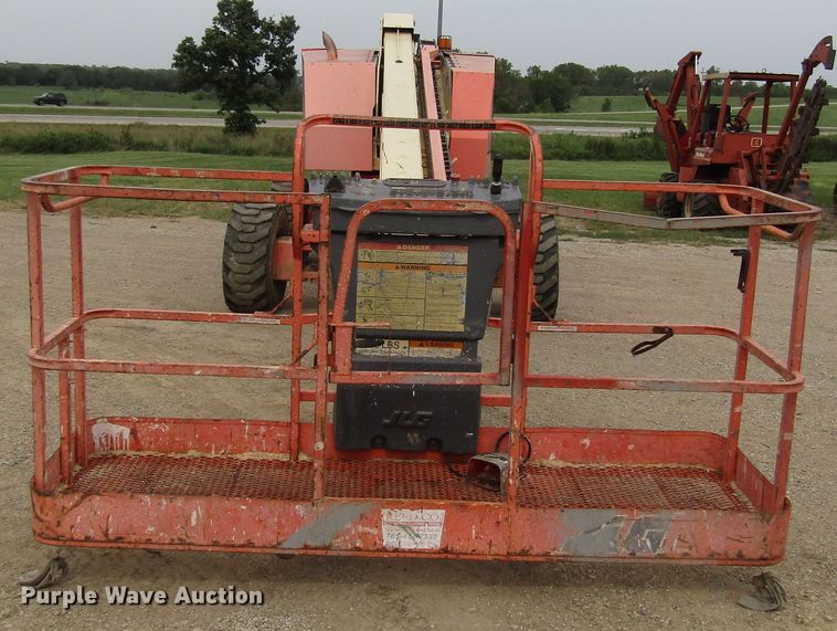 image for item DE2408 2001 JLG 601S boom lift