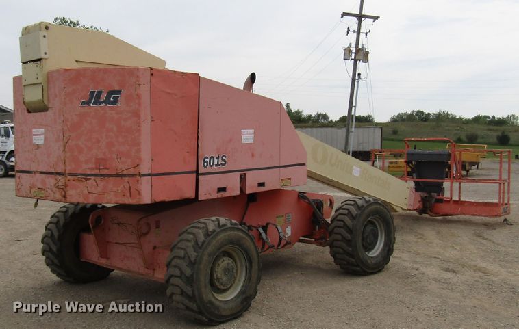 image for item DE2408 2001 JLG 601S boom lift