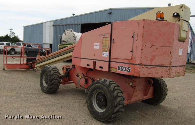 image for item DE2408 2001 JLG 601S boom lift