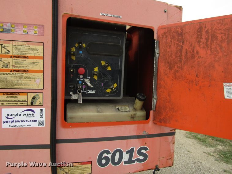 image for item DE2408 2001 JLG 601S boom lift