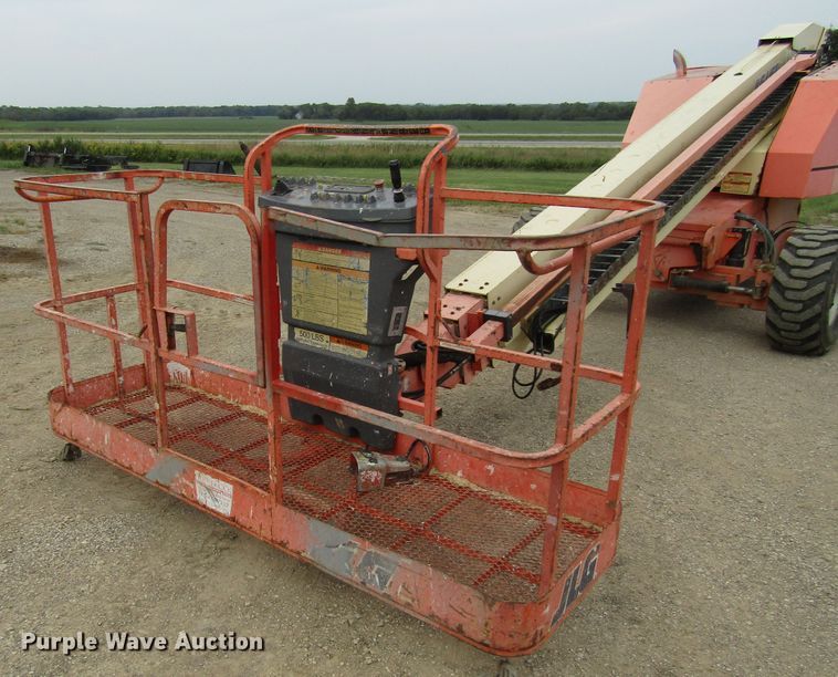 image for item DE2408 2001 JLG 601S boom lift