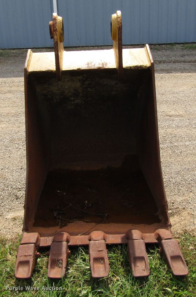 image for item DE2417 CP 36"W excavator bucket