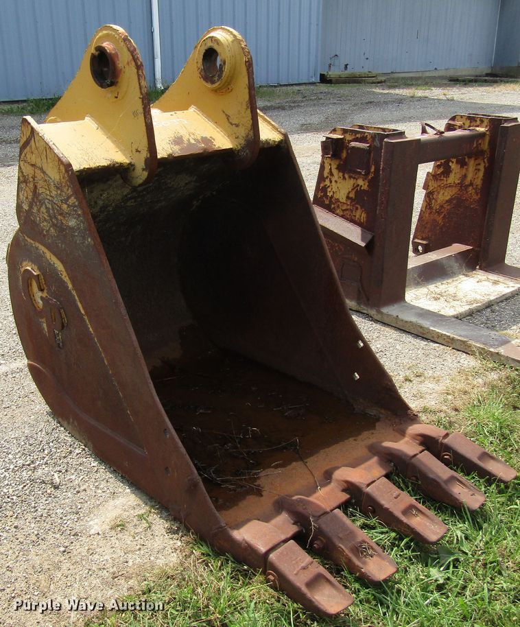image for item DE2417 CP 36"W excavator bucket