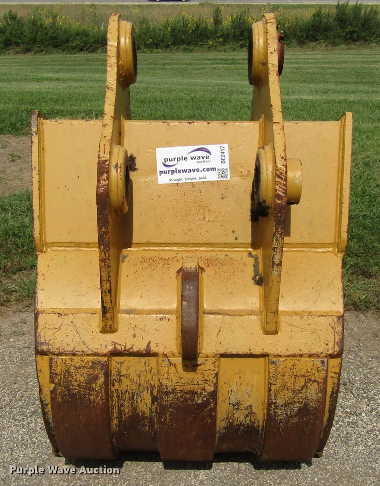 image for item DE2417 CP 36"W excavator bucket