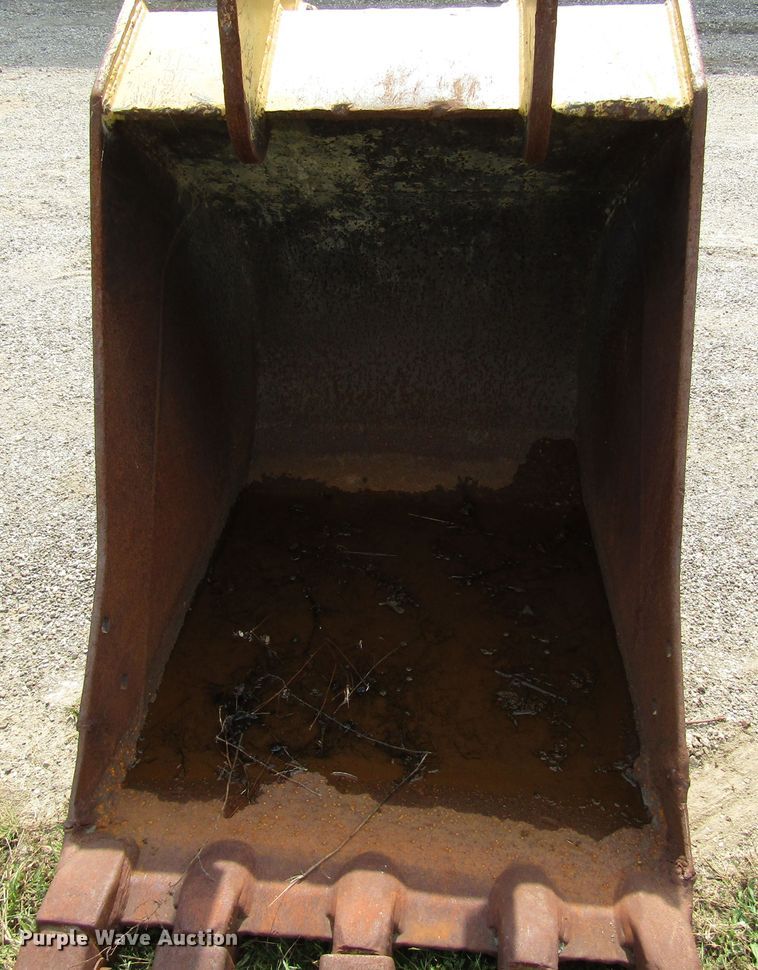 image for item DE2417 CP 36"W excavator bucket