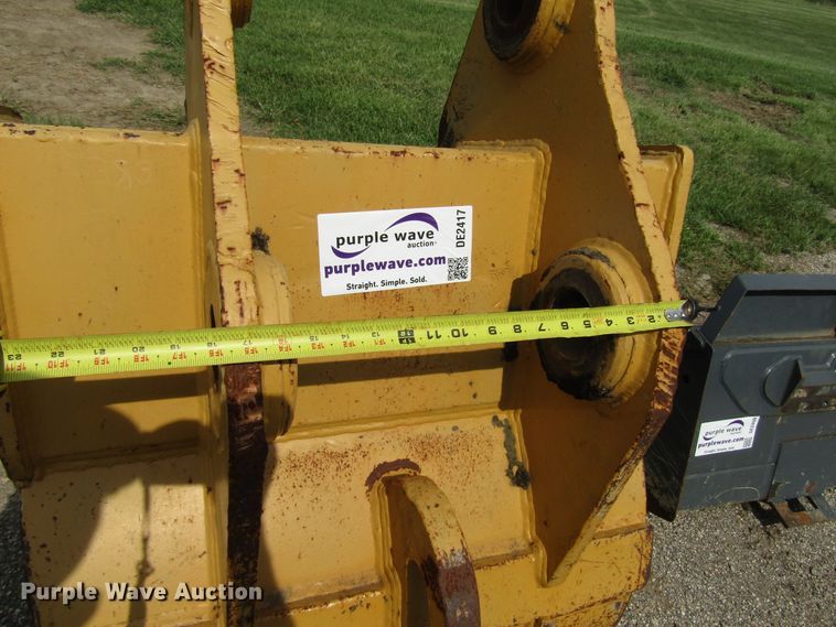 image for item DE2417 CP 36"W excavator bucket