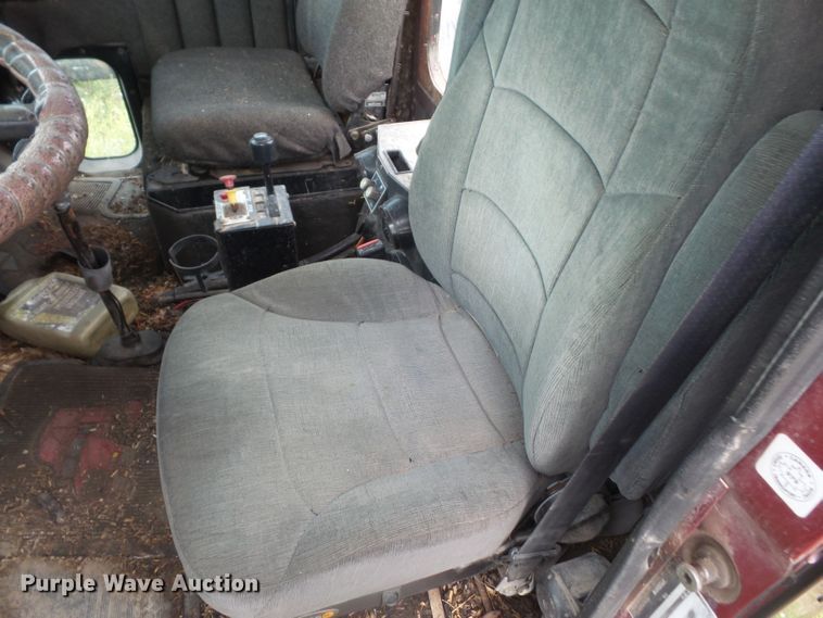 image for item DE2425 1990 International 9400 truck cab and chassis