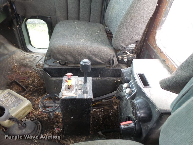 image for item DE2425 1990 International 9400 truck cab and chassis