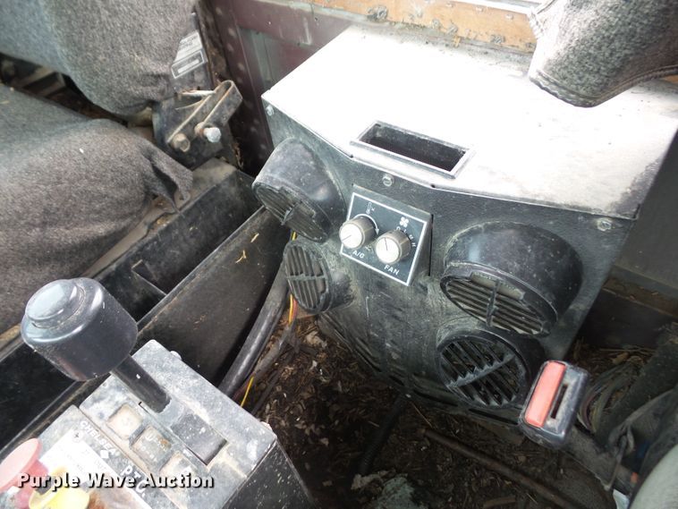 image for item DE2425 1990 International 9400 truck cab and chassis