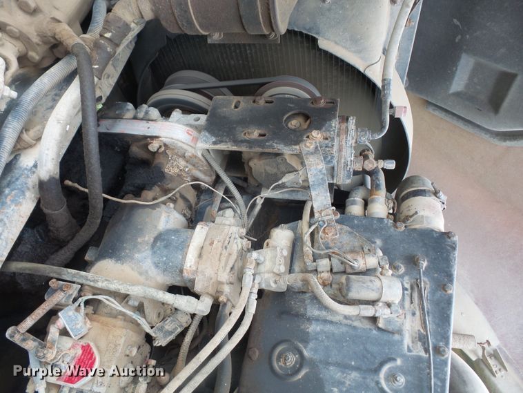 image for item DE2425 1990 International 9400 truck cab and chassis