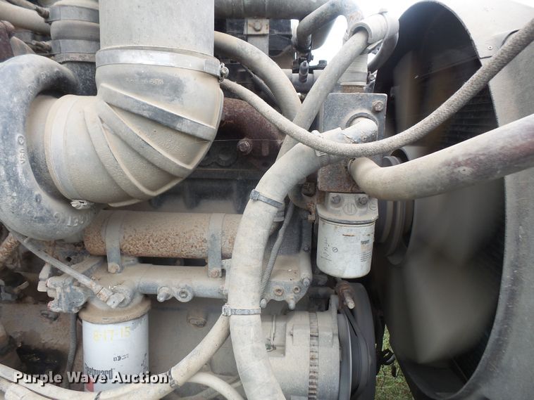 image for item DE2425 1990 International 9400 truck cab and chassis