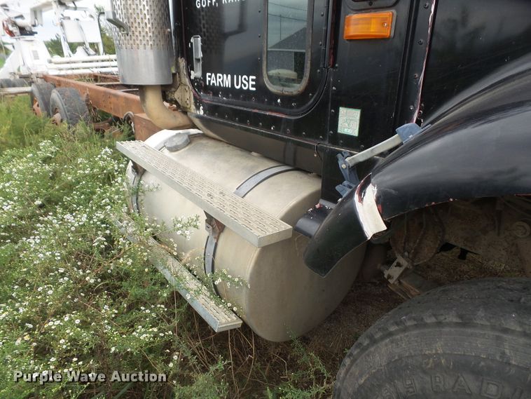 image for item DE2425 1990 International 9400 truck cab and chassis